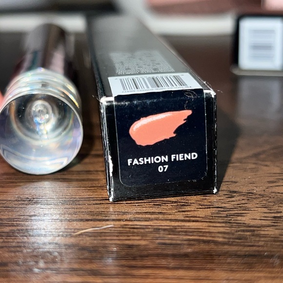 Fenty Beauty Icon Velvet Liquid Lipstick - Picture 2 of 2